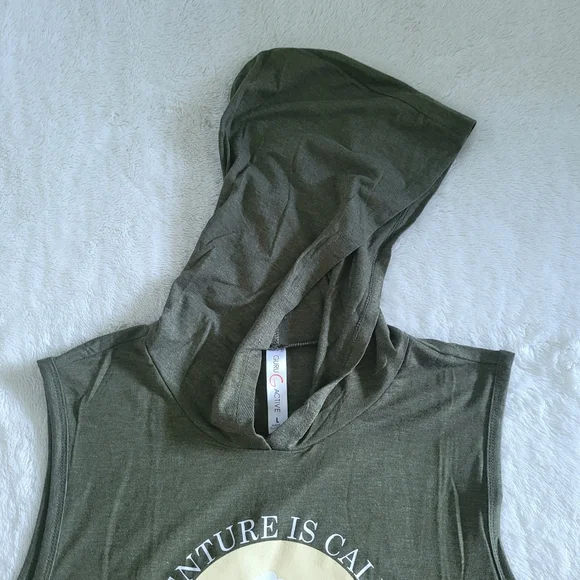 Guru Active🏃‍♀️ "Adventure is Calling"🚵‍♀️ Muscle💪Tee👕 with Hood - NWT - Picture 4 of 14